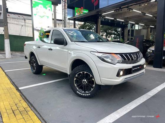MITSUBISHI L200 TRITON 2.4 16V TURBO DIESEL SPORT GLS CD 4P 4X4 AUTOMÁTICO MITSUBISHI L200 TRITON 2.4 16V TURBO DIESEL SPORT GLS CD 4P 4X4 AUTOMÁTICO